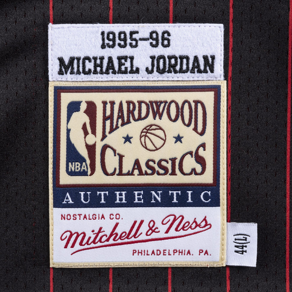 Chicago Bulls Mitchell & Ness Authentic Jersey Michael Jordan 1987-88