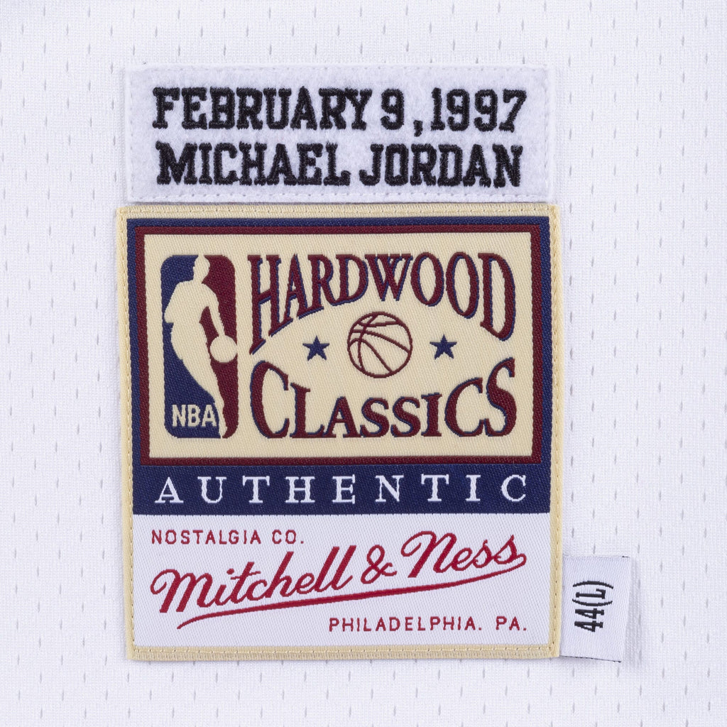 Chicago Bulls Mitchell & Ness Authentic Jersey Michael Jordan 1997-98