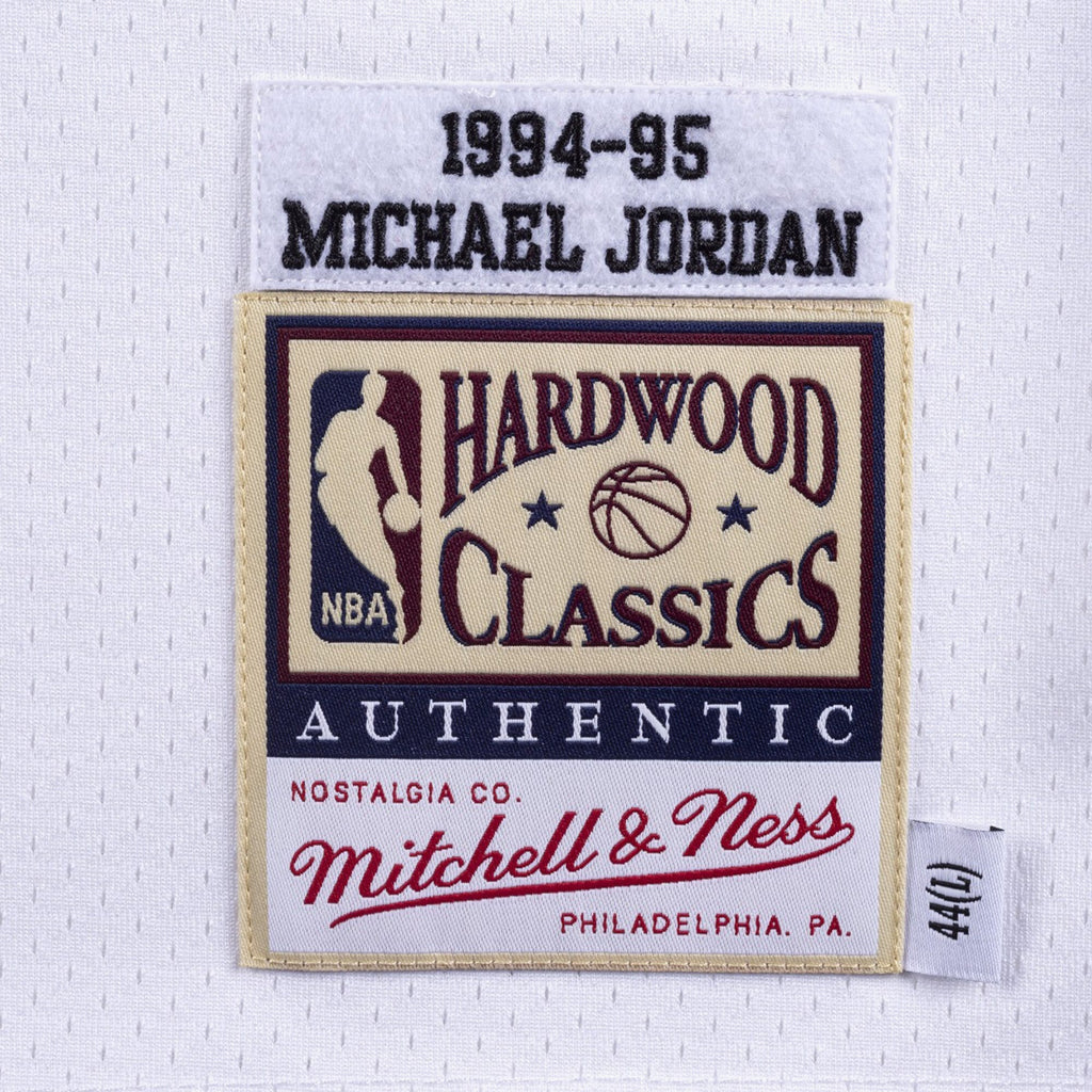 Chicago Bulls Mitchell & Ness Authentic Jersey Michael Jordan 1994-95